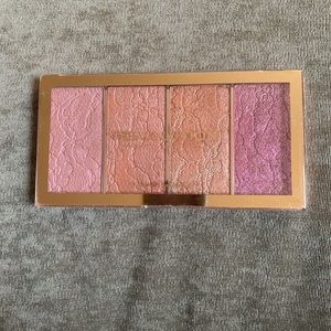 Revolution Vintage Lace Blush Palette

Unused

4 shades of dual pigment blush